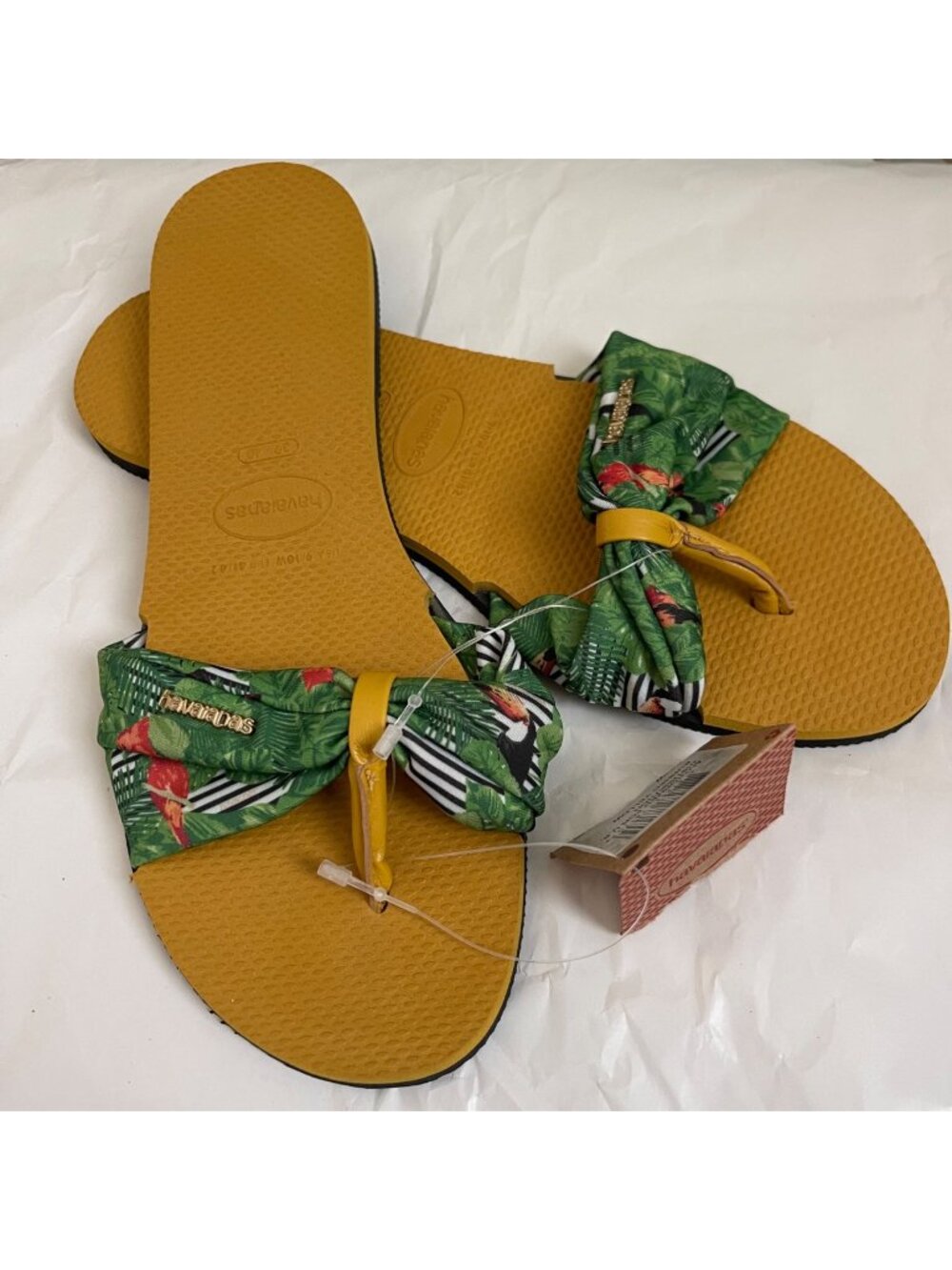 Havaianas Womens Sandals Size 9/10 Tropical Toucan Bow Burnt Yellow Flip Flops